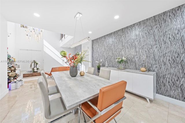 6933 NW 104th Ct, Doral, FL 33178