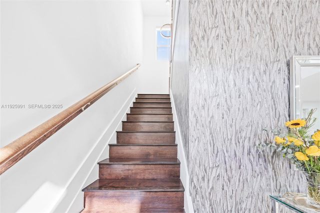 6933 NW 104th Ct, Doral, FL 33178