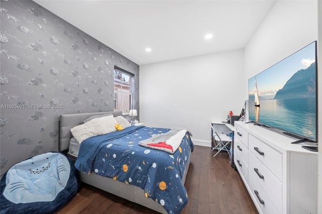 6933 NW 104th Ct, Doral, FL 33178