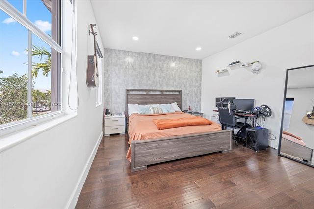 6933 NW 104th Ct, Doral, FL 33178