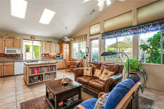 40465 Via Camposeco, Murrieta, CA 92562