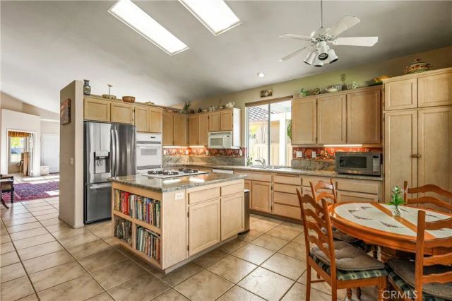 40465 Via Camposeco, Murrieta, CA 92562
