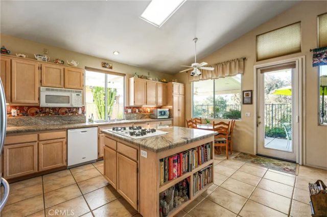 40465 Via Camposeco, Murrieta, CA 92562
