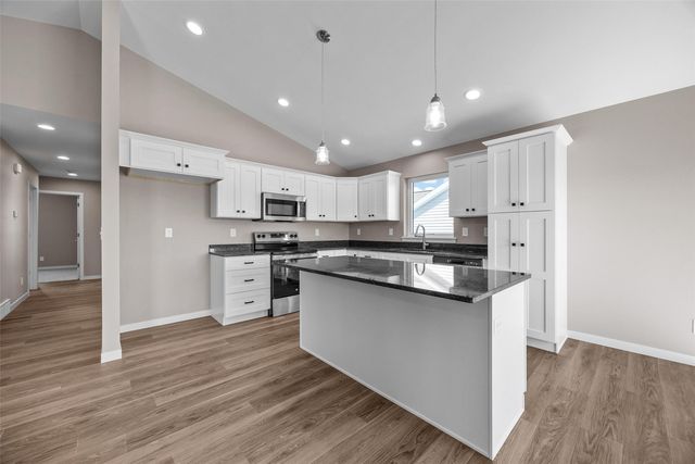 810 Indigo Drive, Palo, IA 52324
