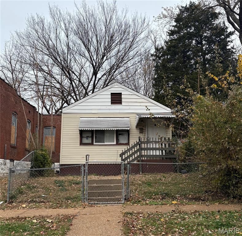 5945 Theodore Avenue, St Louis, MO 63136