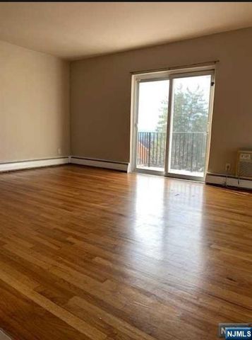 68 Main 4, Bogota, NJ 07603