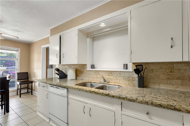 520 Helena Street, Bryan, TX 77801