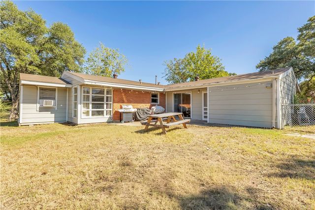 520 Helena Street, Bryan, TX 77801