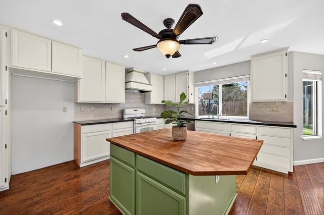 2836 Clemson Dr, Cameron Park, CA 95682