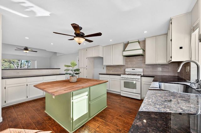 2836 Clemson Dr, Cameron Park, CA 95682