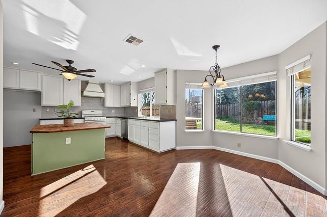 2836 Clemson Dr, Cameron Park, CA 95682