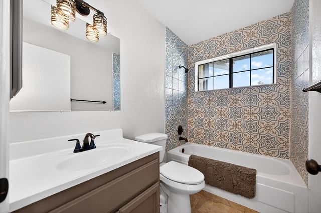 2836 Clemson Dr, Cameron Park, CA 95682