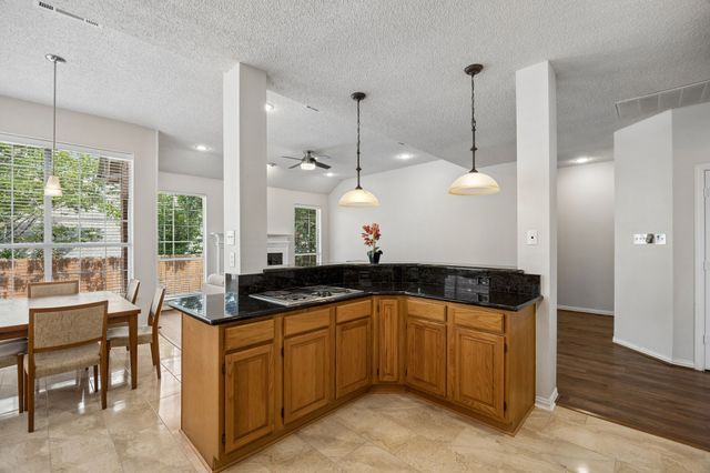 2623 Garden Ridge Lane, Arlington, TX 76006