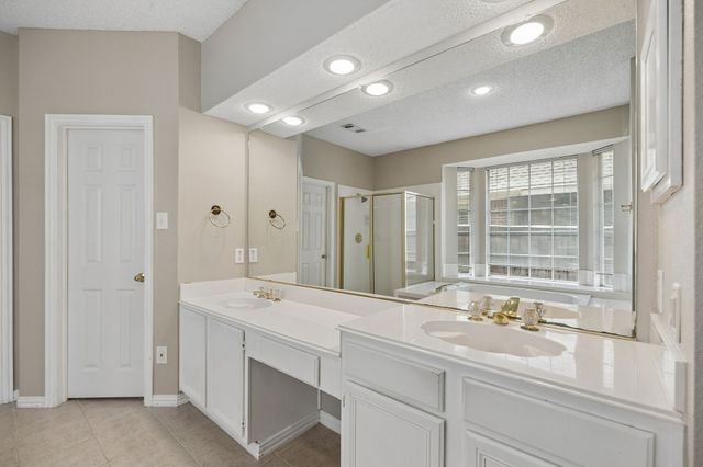 2623 Garden Ridge Lane, Arlington, TX 76006