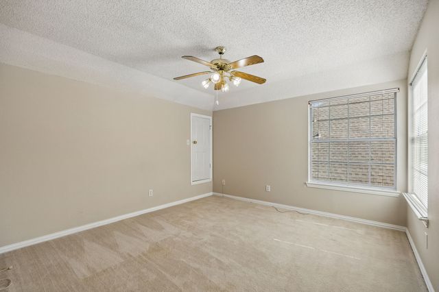 2623 Garden Ridge Lane, Arlington, TX 76006