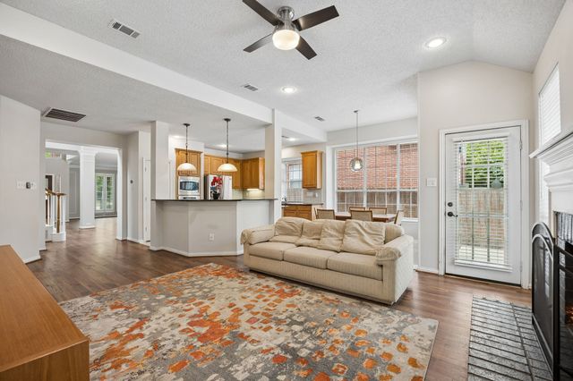 2623 Garden Ridge Lane, Arlington, TX 76006