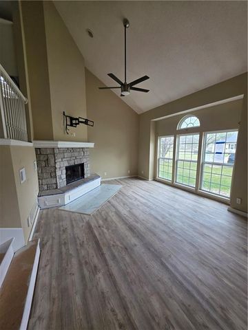 21793 S Lincoln Terrace, Spring Hill, KS 66083