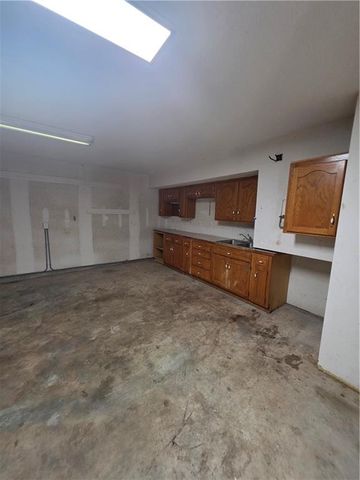 21793 S Lincoln Terrace, Spring Hill, KS 66083