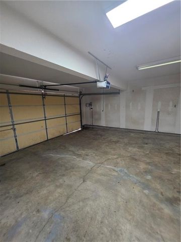 21793 S Lincoln Terrace, Spring Hill, KS 66083