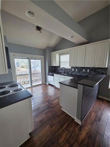 21793 S Lincoln Terrace, Spring Hill, KS 66083