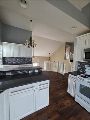 21793 S Lincoln Terrace, Spring Hill, KS 66083