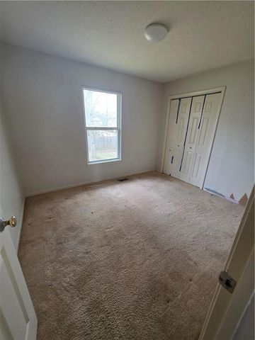 21793 S Lincoln Terrace, Spring Hill, KS 66083