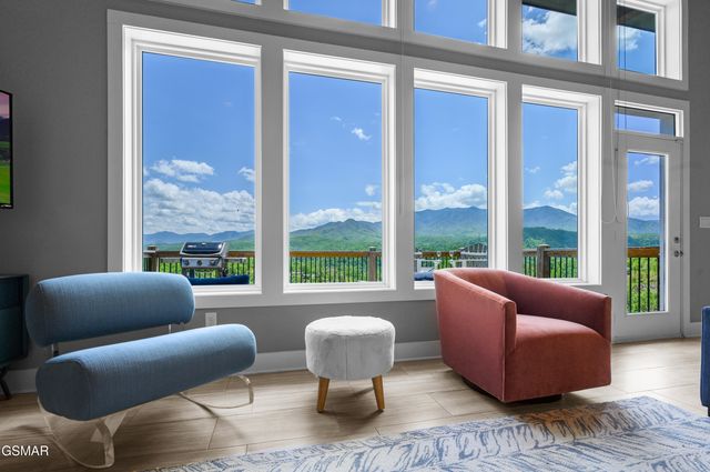 732 Beanstalk Road, Gatlinburg, TN 37738