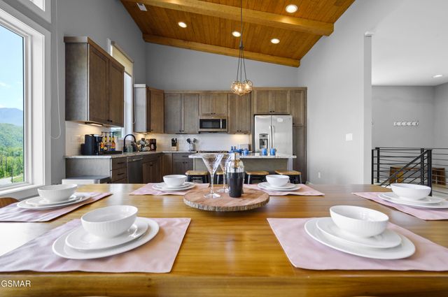 732 Beanstalk Road, Gatlinburg, TN 37738