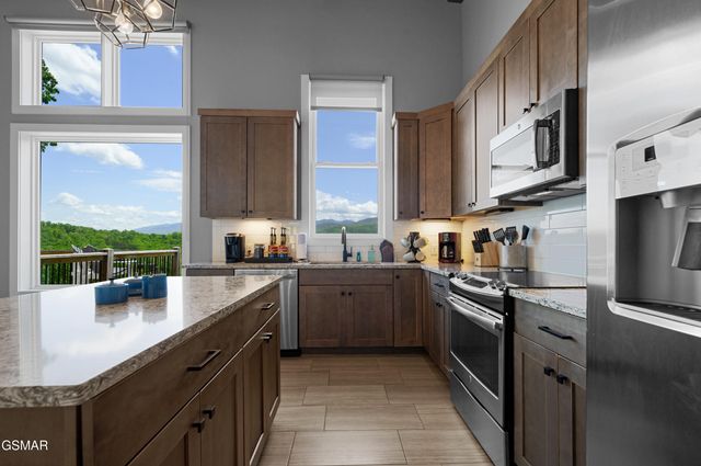 732 Beanstalk Road, Gatlinburg, TN 37738