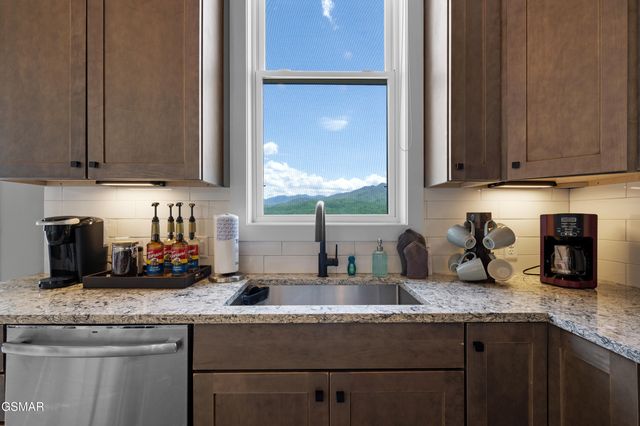 732 Beanstalk Road, Gatlinburg, TN 37738