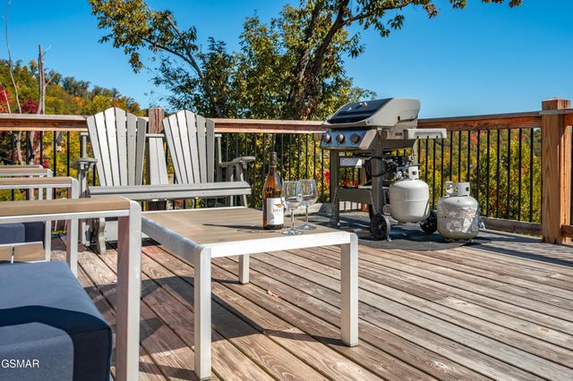 732 Beanstalk Road, Gatlinburg, TN 37738