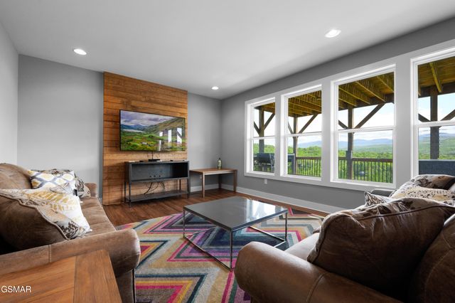 732 Beanstalk Road, Gatlinburg, TN 37738