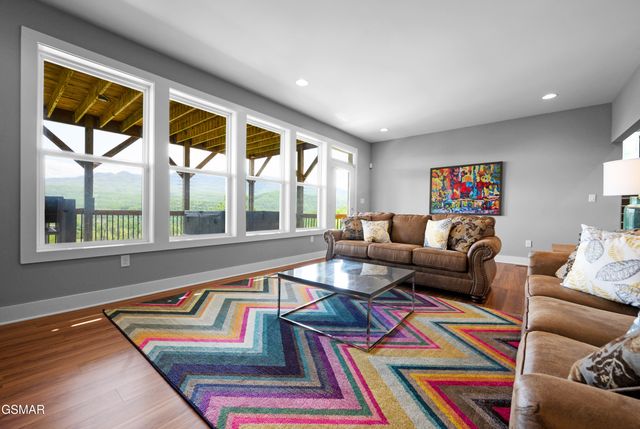 732 Beanstalk Road, Gatlinburg, TN 37738