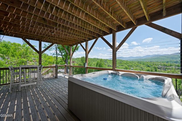 732 Beanstalk Road, Gatlinburg, TN 37738