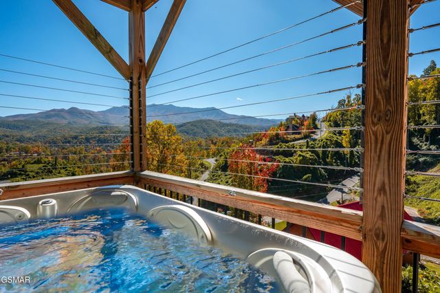 732 Beanstalk Road, Gatlinburg, TN 37738