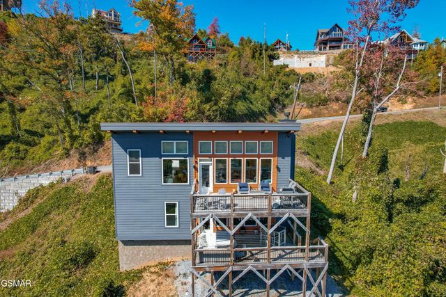 732 Beanstalk Road, Gatlinburg, TN 37738