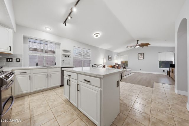 2153 E KEMPTON Road, Chandler, AZ 85225