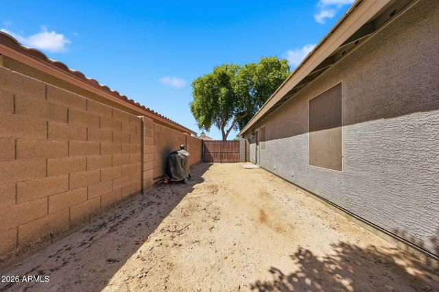 2153 E KEMPTON Road, Chandler, AZ 85225