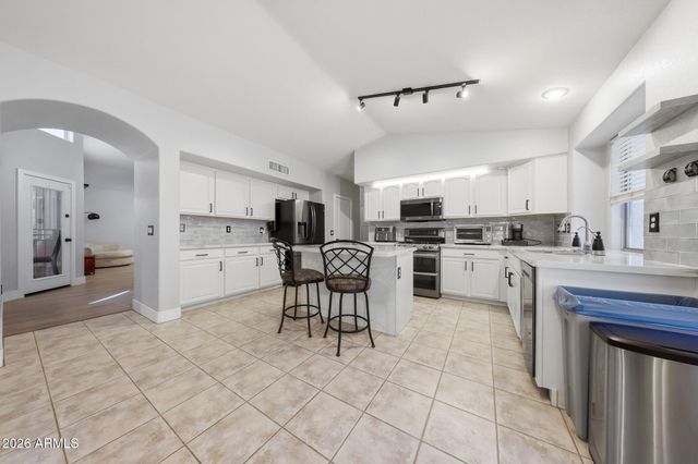 2153 E KEMPTON Road, Chandler, AZ 85225