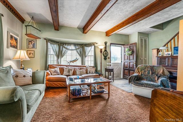 32 Aldred Avenue, Rockville Centre, NY 11570