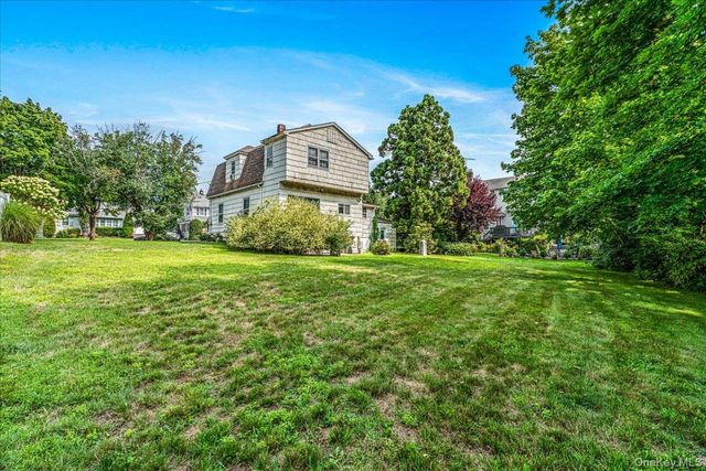 32 Aldred Avenue, Rockville Centre, NY 11570