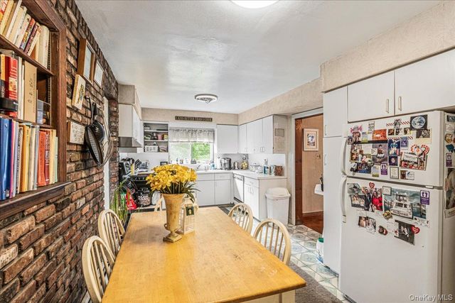 32 Aldred Avenue, Rockville Centre, NY 11570