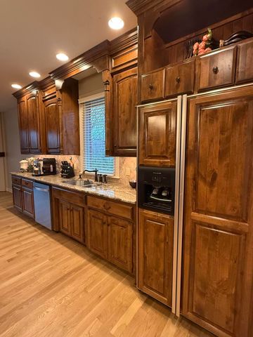 5341 S Woodfield Avenue, Springfield, MO 65810