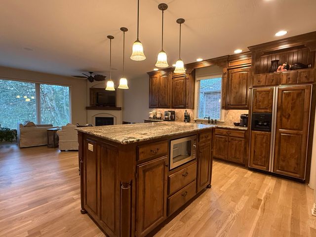 5341 S Woodfield Avenue, Springfield, MO 65810