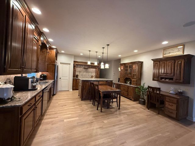 5341 S Woodfield Avenue, Springfield, MO 65810