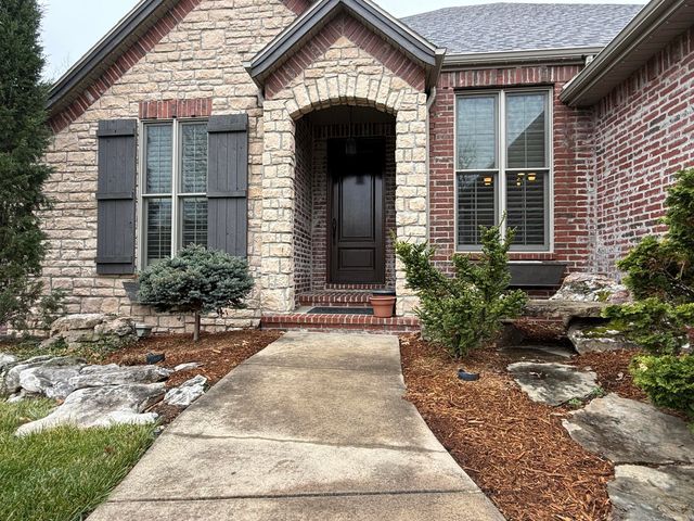 5341 S Woodfield Avenue, Springfield, MO 65810