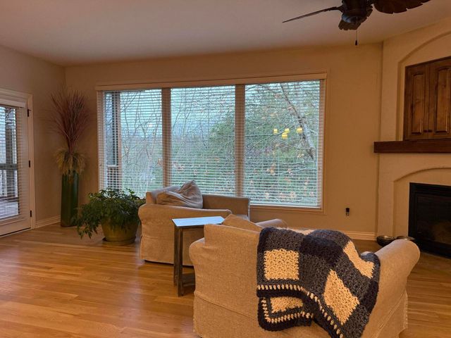 5341 S Woodfield Avenue, Springfield, MO 65810