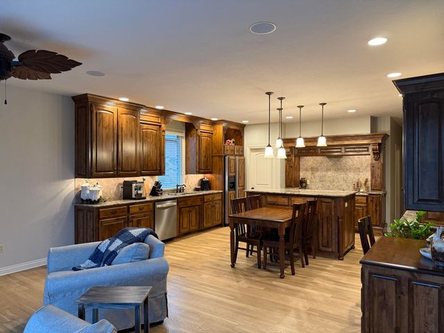 5341 S Woodfield Avenue, Springfield, MO 65810