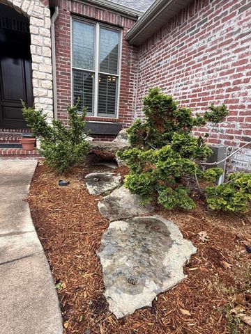 5341 S Woodfield Avenue, Springfield, MO 65810