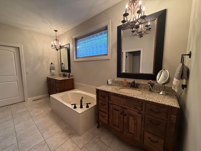 5341 S Woodfield Avenue, Springfield, MO 65810